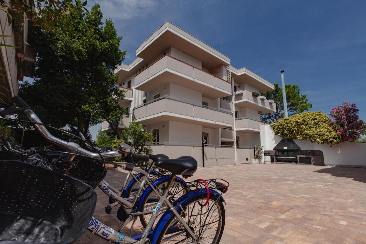 Holiday Club Residence Алба Адриатика Екстериор снимка