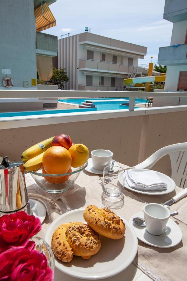 Holiday Club Residence Алба Адриатика Екстериор снимка