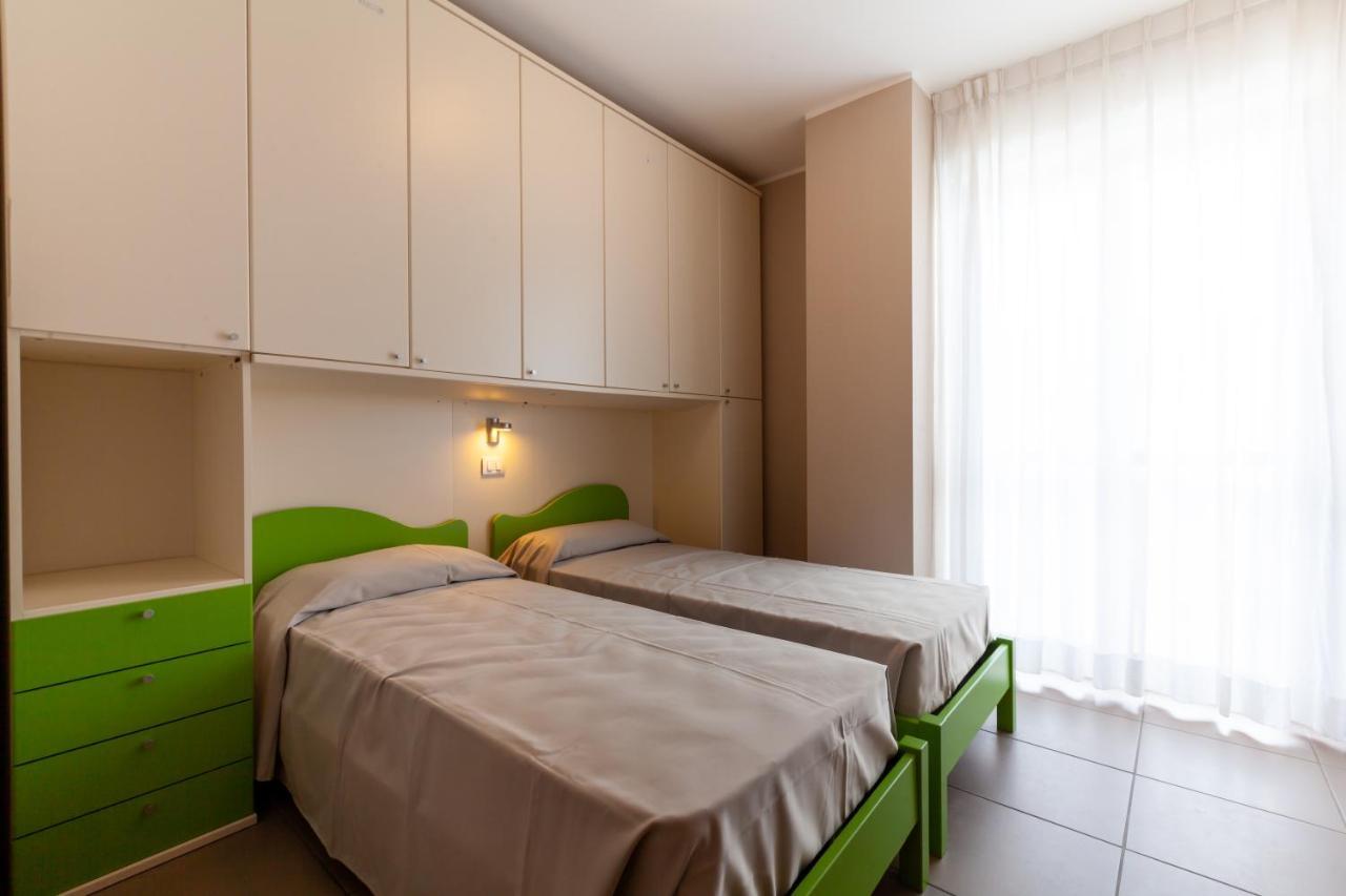 Holiday Club Residence Алба Адриатика Екстериор снимка